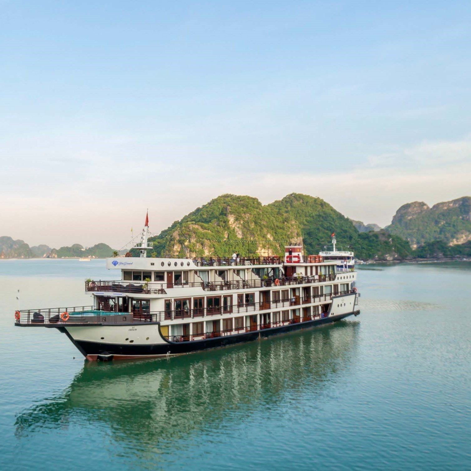 EXPLORE LAN HA BAY, THE LESS-TOURISTY PART OF THE UNESCO WORLD HERITAGE SITE - HALONG FOR 2 DAYS 1 NIGHT